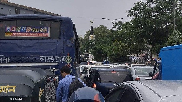 সপ্তাহের প্রথম কর্মদিবসে রাজধানীর বিভিন্ন এলাকায় যানজট