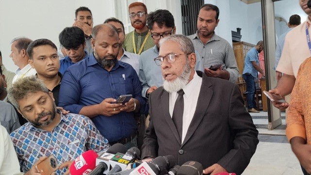 শেখ হাসিনাকে মামলা থেকে অব্যাহতির আবেদন জানাবেন আইনজীবী