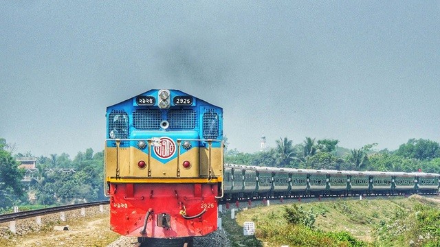 বগুড়ায় ট্রেন লাইনচ্যুত, ঢাকার সঙ্গে উত্তরবঙ্গের রেল যোগাযোগ বন্ধ