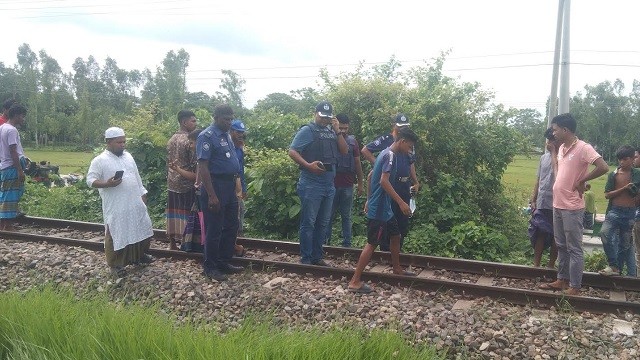 নরসিংদীতে ট্রেনে কাটা পড়ে ৫ জনের মৃত্যু