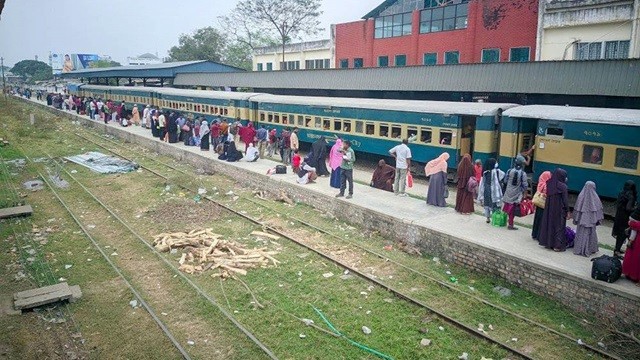 পৌনে দুই ঘণ্টা পর বগুড়ায় রেল যোগাযোগ স্বাভাবিক