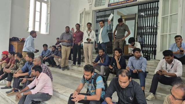 ট্রাইব্যুনালে শেখ হাসিনার মামলা, অপেক্ষায় দেশি-বিদেশি গণমাধ্যমকর্মীরা