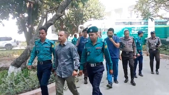 কড়া নিরাপত্তায় ট্রাইব্যুনালে দুই সেনা কর্মকর্তা