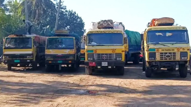 আখাউড়া স্থলবন্দর দিয়ে অনির্দিষ্টকালের জন্য মাছ রপ্তানি বন্ধ