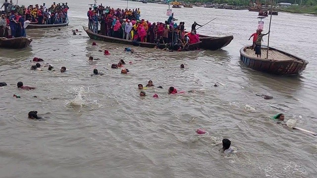 ৬০ জন যাত্রী নিয়ে মোংলায় ট্রলারডুবি