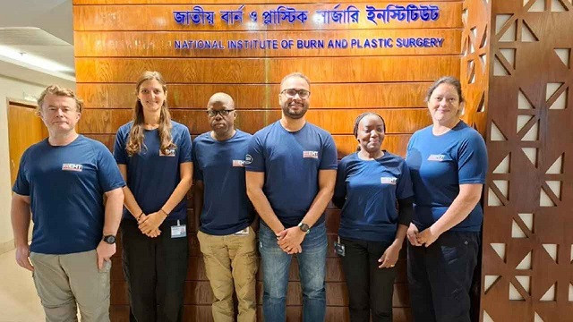 মাইলস্টোনে আহতদের চিকিৎসা দি‌তে ঢাকায় ব্রিটিশ চিকিৎসক দল