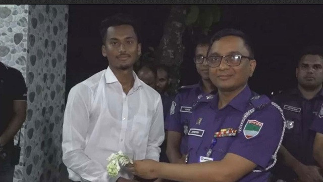 ১২০ টাকায় পুলিশে চাকরি পেলেন ২৫ জন