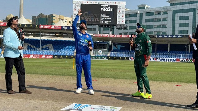 টস জিতে ব্যাটিংয়ে বাংলাদেশ, সাইফের অভিষেক