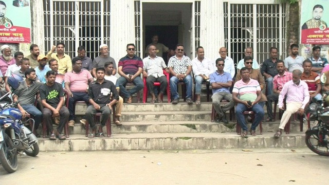 হামলার আশঙ্কায় রংপুরে জাতীয় পার্টি কার্যালয়ে নেতাকর্মীদের অবস্থান