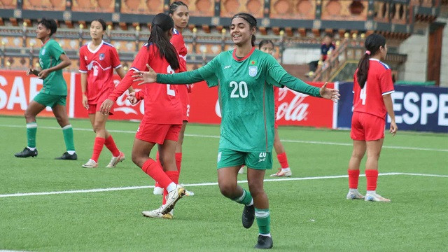 প্রীতির হ্যাটট্রিকে আবার নেপালকে হারাল বাংলাদেশ