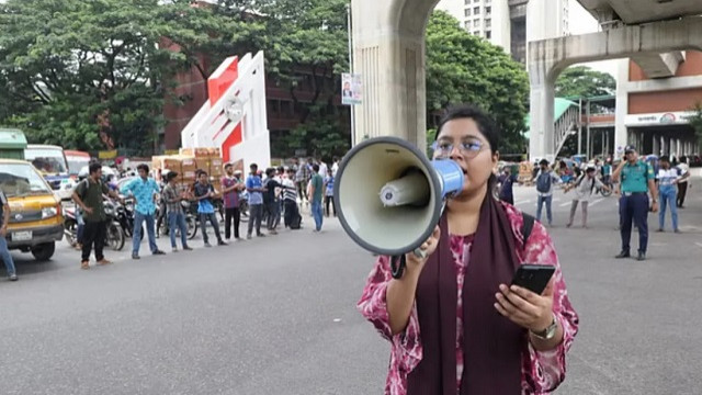 ঘণ্টাব্যাপী অবরোধের পর আগারগাঁও মোড় ছাড়লেন শিক্ষার্থীরা