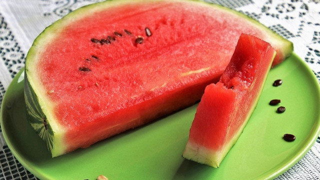 তরমুজ খাওয়ার পর পানি খেলে কী হয়?