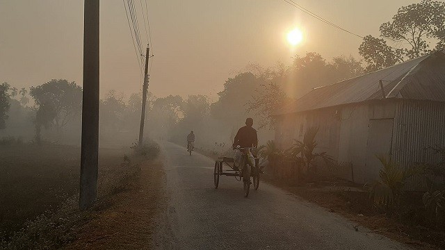 ঝলমলে রোদেও চারদিন ধরে শৈত্যপ্রবাহ