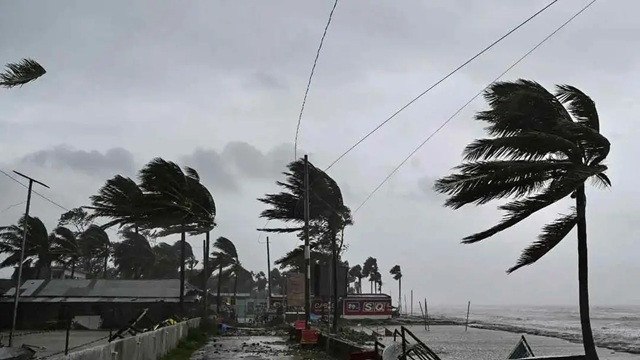 রাতের মধ্যে ১৮ অঞ্চলে ঝড়ের সতর্কতা