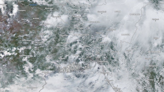 দেশের আকাশে শক্তিশালী বৃষ্টিবলয় : বেশি বৃষ্টির আভাস সিলেট-চট্টগ্রামে