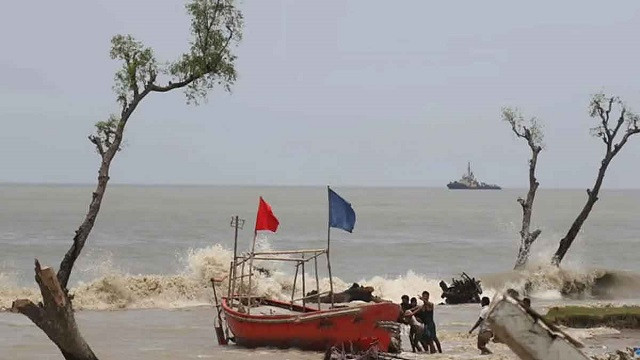 বঙ্গোপসাগরে সুস্পষ্ট লঘুচাপ, বন্দরে ৩ নম্বর সতর্ক সংকেত