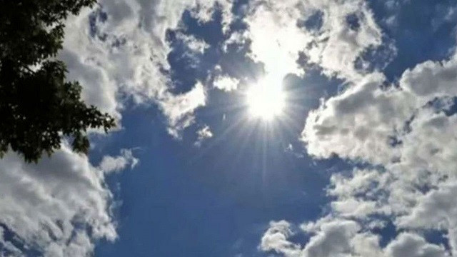 ভ্যাপসা গরমে ঢাকায় অস্বস্তি, সামান্য বৃষ্টির সম্ভাবনা