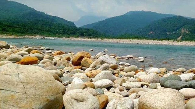 ভোলাগঞ্জের সাদা পাথর লুটকারীদের বিরুদ্ধে ব্যবস্থা নিতে হাইকোর্টে রিট