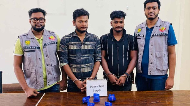 ৪ হাজার ৬০০ পিস ইয়াবাসহ দুই মাদককারবারি গ্রেফতার