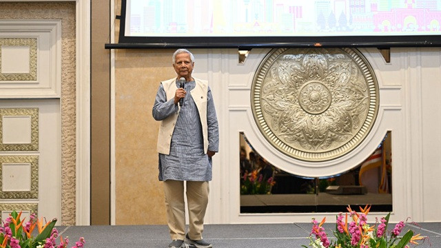 মালয়েশিয়ান কোম্পানিগুলোকে বাংলাদেশে বিনিয়োগের আহ্বান প্রধান উপদেষ্টার