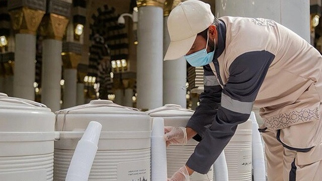 মসজিদে নববীতে ১ দিনে ১৮৩ টন জমজমের পানি বিতরণ